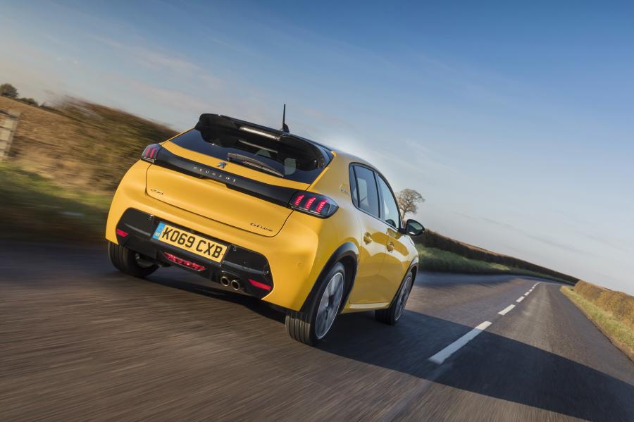  Peugeot 208 GT-Line 2019 года  (UK) (фото 10 из 16)